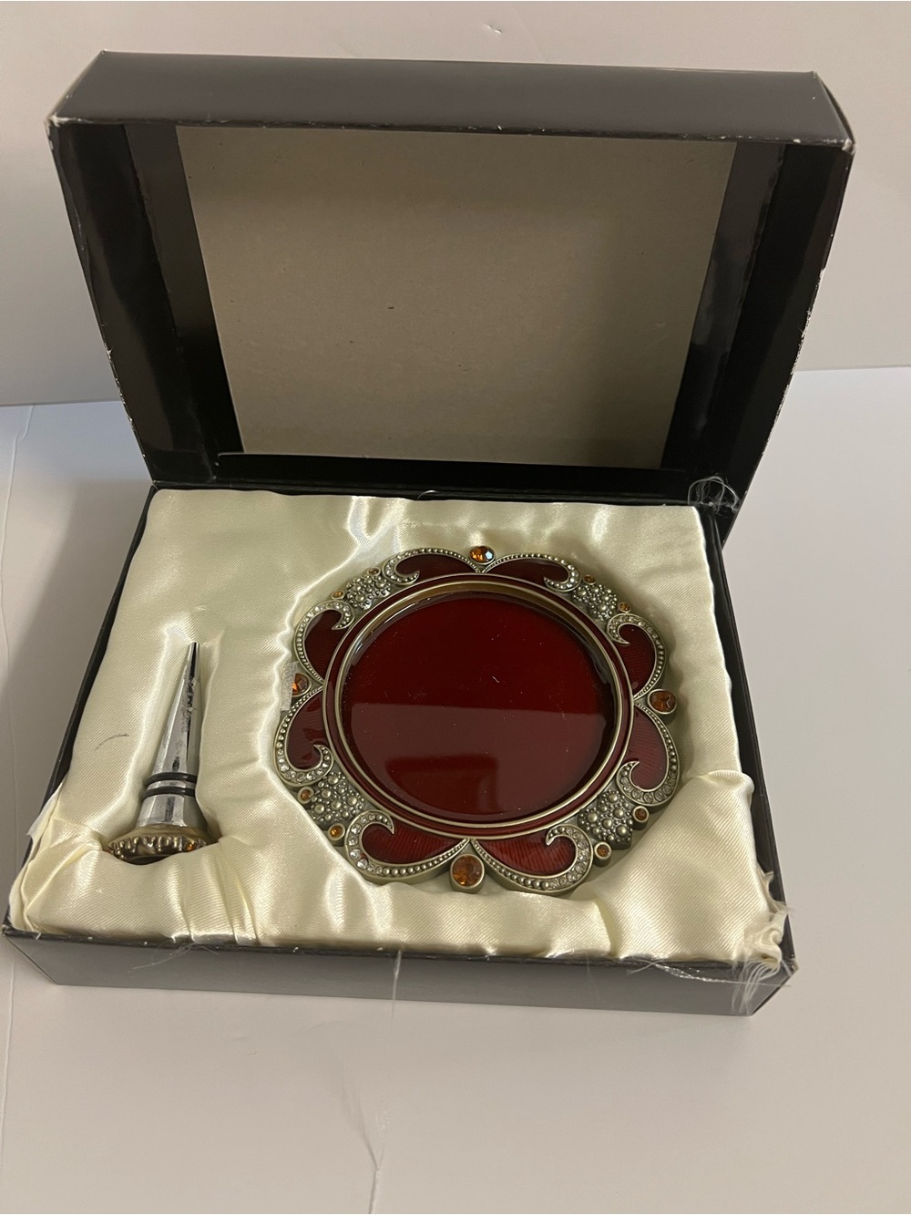 Bombay Red Jeweled Compact Wine Stopper with Base